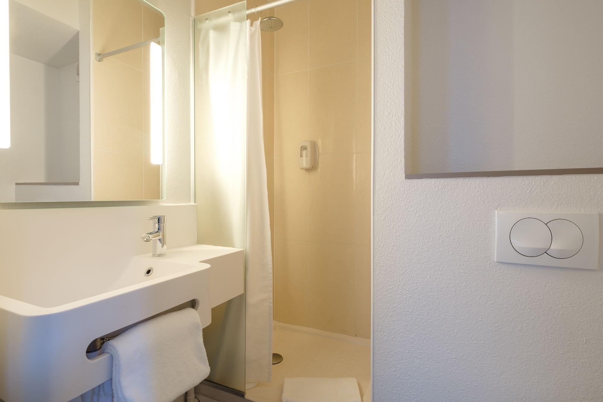 B&B Hotel Lille Tourcoing Centre Экстерьер фото